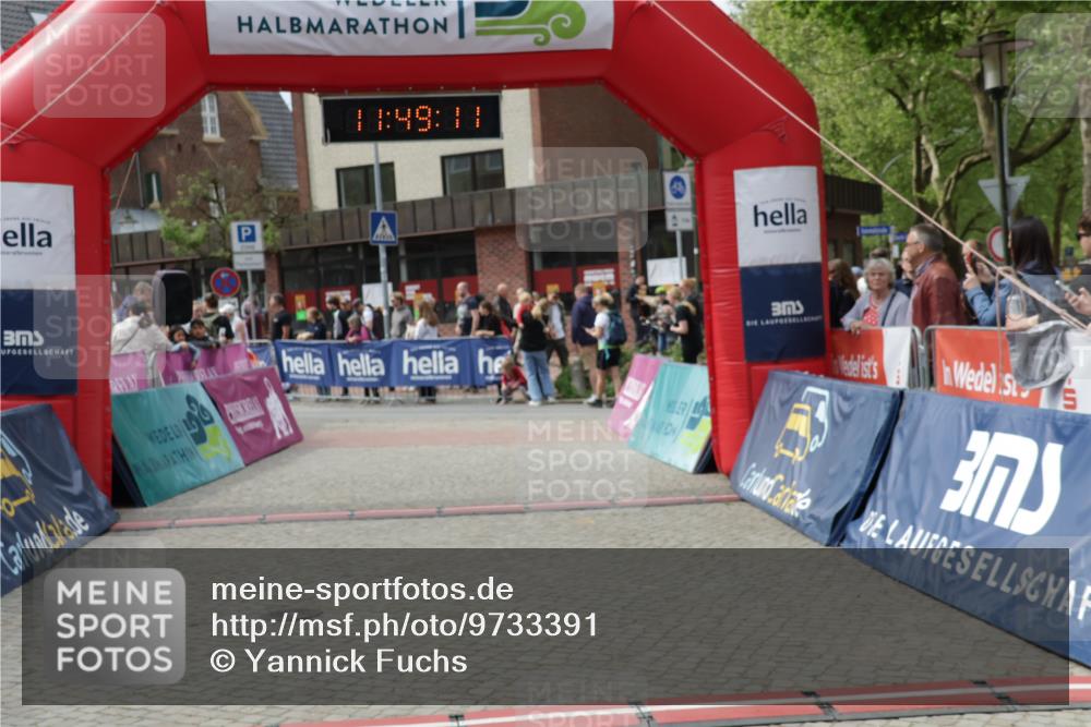 10.05.2026 - 8. Wedeler Halbmarathon Yannick Fuchs http://msf.ph/oto/9733391 10.05.2026 11:49:10 Ziel 666, 2002, 2004, 2078 meine-sportfotos.de