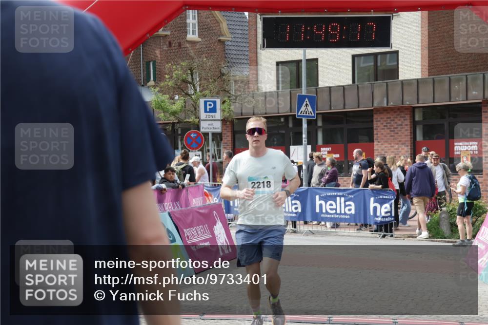 10.05.2026 - 8. Wedeler Halbmarathon Yannick Fuchs http://msf.ph/oto/9733401 10.05.2026 11:49:15 Ziel 2218 meine-sportfotos.de