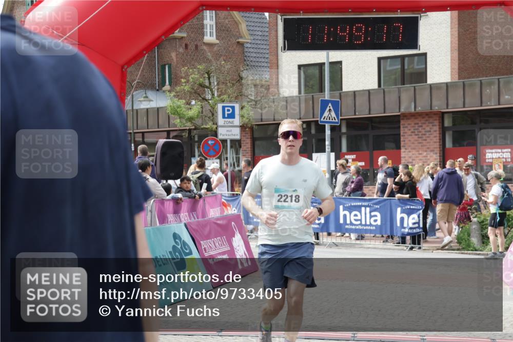 10.05.2026 - 8. Wedeler Halbmarathon Yannick Fuchs http://msf.ph/oto/9733405 10.05.2026 11:49:16 Ziel 2218 meine-sportfotos.de