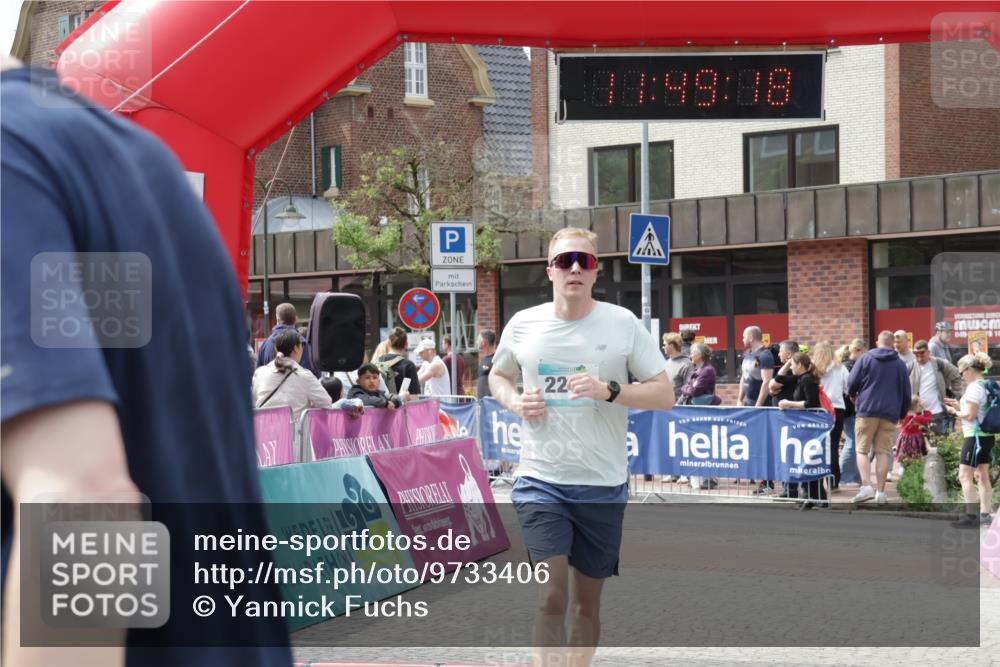 10.05.2026 - 8. Wedeler Halbmarathon Yannick Fuchs http://msf.ph/oto/9733406 10.05.2026 11:49:16 Ziel 2218 meine-sportfotos.de