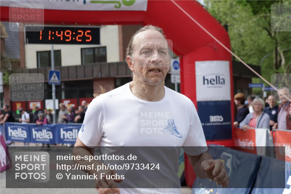 10.05.2026 - 8. Wedeler Halbmarathon Yannick Fuchs http://msf.ph/oto/9733424 10.05.2026 11:49:23 Ziel 188 meine-sportfotos.de
