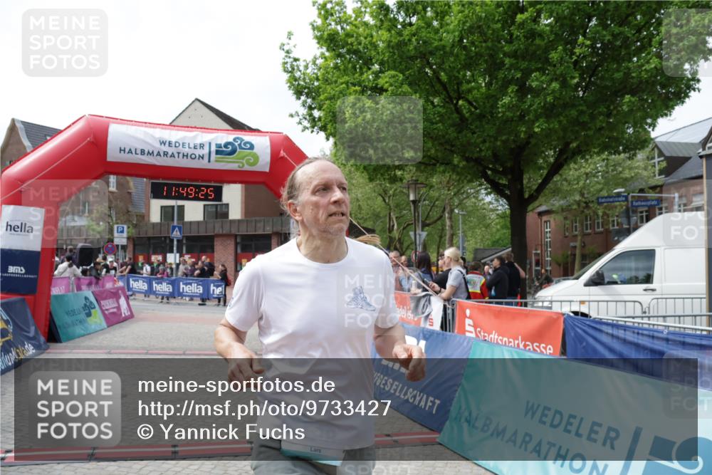 10.05.2026 - 8. Wedeler Halbmarathon Yannick Fuchs http://msf.ph/oto/9733427 10.05.2026 11:49:24 Ziel 62, 63, 188 meine-sportfotos.de