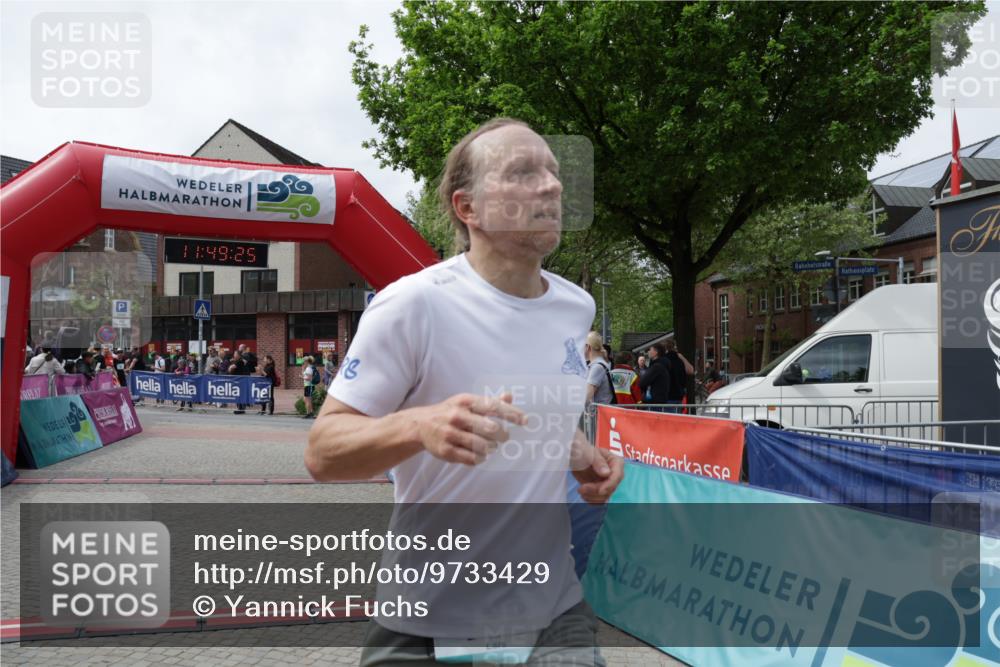10.05.2026 - 8. Wedeler Halbmarathon Yannick Fuchs http://msf.ph/oto/9733429 10.05.2026 11:49:24 Ziel 62, 63, 188 meine-sportfotos.de