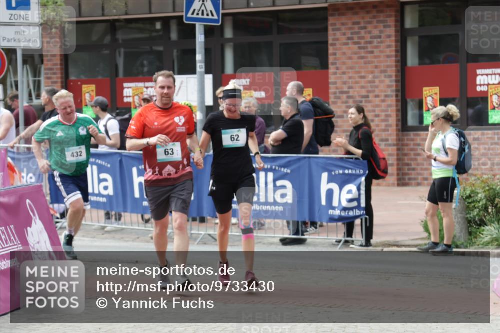 10.05.2026 - 8. Wedeler Halbmarathon Yannick Fuchs http://msf.ph/oto/9733430 10.05.2026 11:49:26 Ziel 62, 63, 188, 432 meine-sportfotos.de