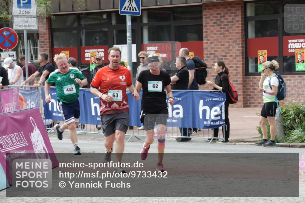 10.05.2026 - 8. Wedeler Halbmarathon Yannick Fuchs http://msf.ph/oto/9733432 10.05.2026 11:49:26 Ziel 62, 63, 188, 432 meine-sportfotos.de