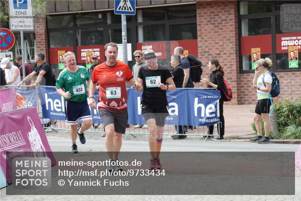 10.05.2026 - 8. Wedeler Halbmarathon Yannick Fuchs http://msf.ph/oto/9733434 10.05.2026 11:49:26 Ziel 62, 63, 188, 432 meine-sportfotos.de