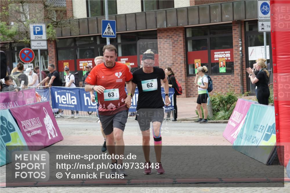 10.05.2026 - 8. Wedeler Halbmarathon Yannick Fuchs http://msf.ph/oto/9733448 10.05.2026 11:49:28 Ziel 62, 63, 432 meine-sportfotos.de