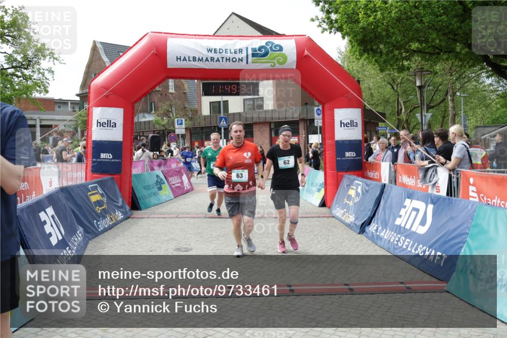10.05.2026 - 8. Wedeler Halbmarathon Yannick Fuchs http://msf.ph/oto/9733461 10.05.2026 11:49:30 Ziel 62, 63, 432, 457 meine-sportfotos.de