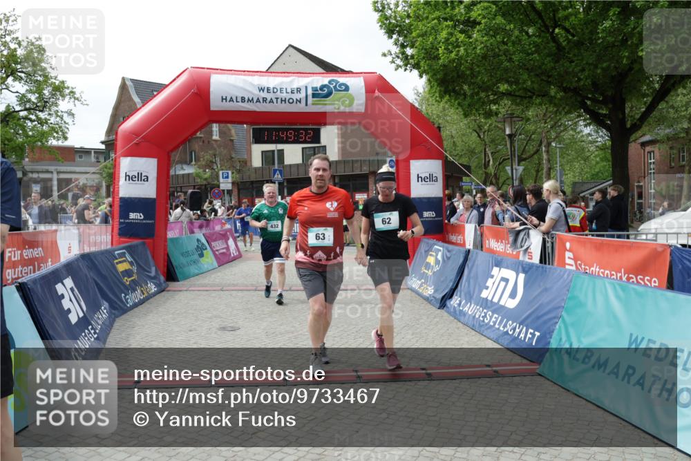 10.05.2026 - 8. Wedeler Halbmarathon Yannick Fuchs http://msf.ph/oto/9733467 10.05.2026 11:49:30 Ziel 62, 63, 432, 457 meine-sportfotos.de