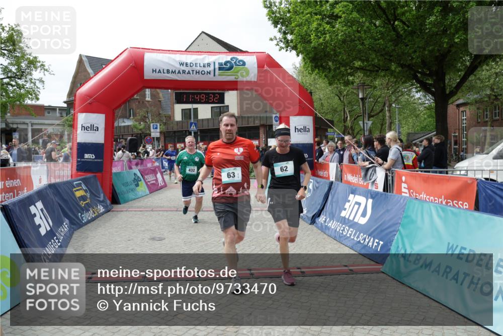 10.05.2026 - 8. Wedeler Halbmarathon Yannick Fuchs http://msf.ph/oto/9733470 10.05.2026 11:49:30 Ziel 62, 63, 432, 457 meine-sportfotos.de
