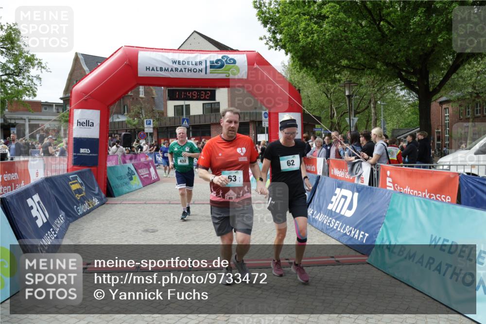 10.05.2026 - 8. Wedeler Halbmarathon Yannick Fuchs http://msf.ph/oto/9733472 10.05.2026 11:49:30 Ziel 62, 63, 432, 457 meine-sportfotos.de