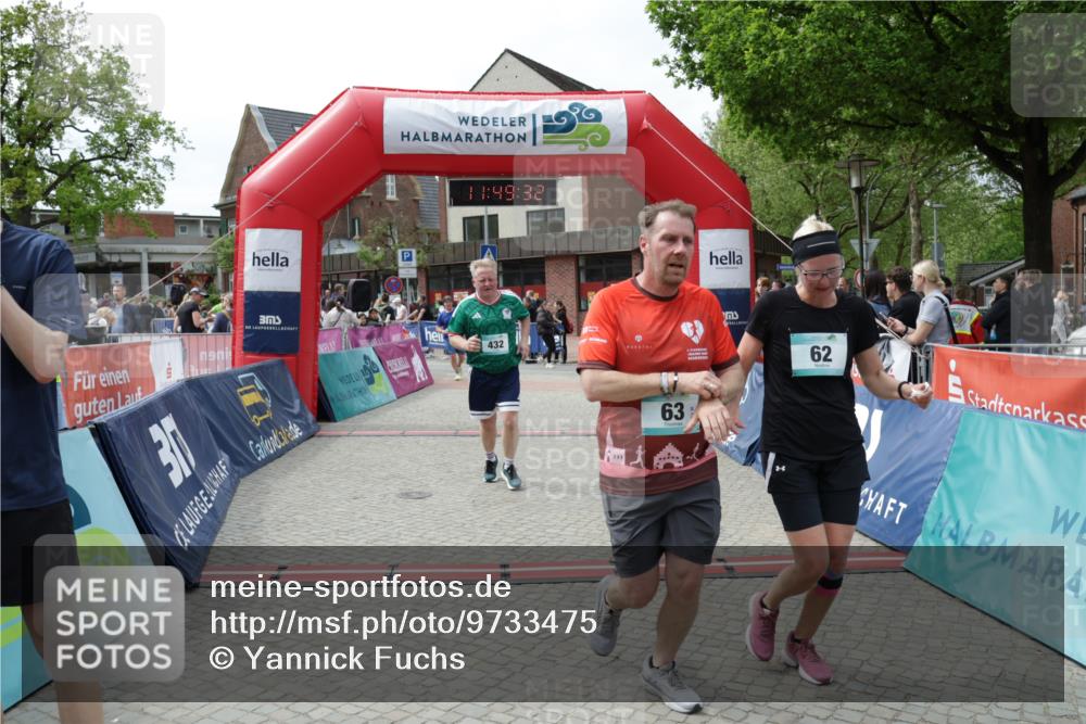 10.05.2026 - 8. Wedeler Halbmarathon Yannick Fuchs http://msf.ph/oto/9733475 10.05.2026 11:49:31 Ziel 62, 63, 432, 457 meine-sportfotos.de