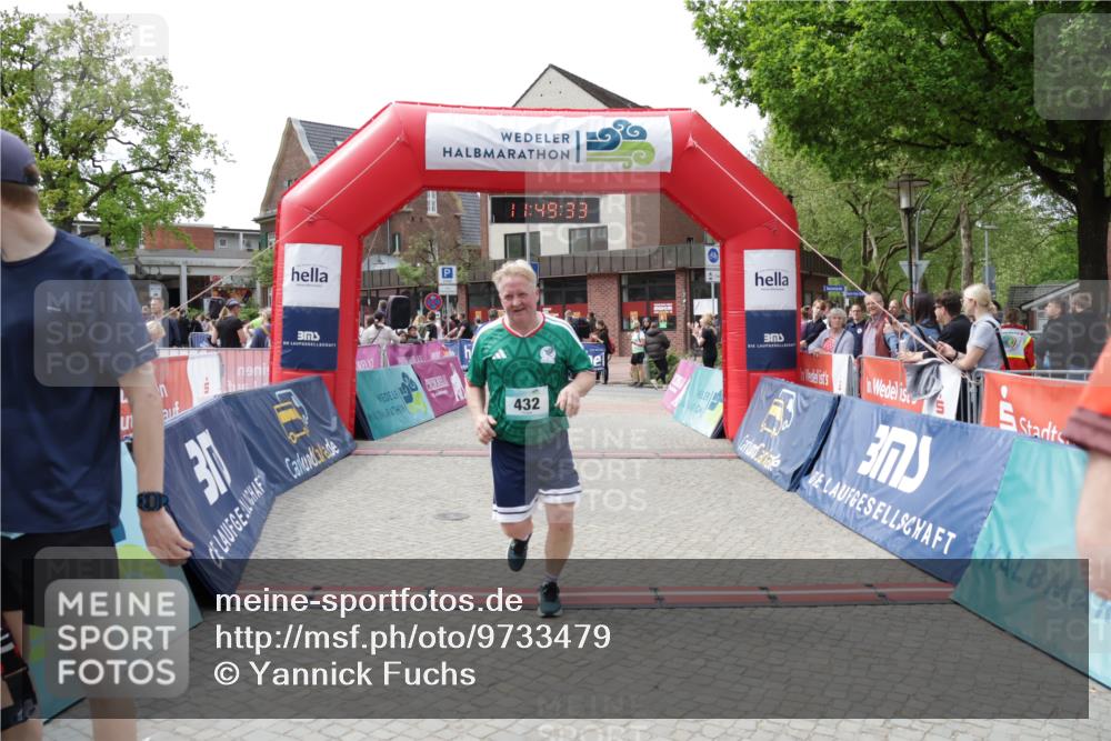 10.05.2026 - 8. Wedeler Halbmarathon Yannick Fuchs http://msf.ph/oto/9733479 10.05.2026 11:49:32 Ziel 62, 63, 432, 457 meine-sportfotos.de