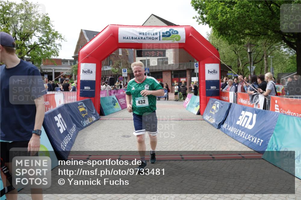 10.05.2026 - 8. Wedeler Halbmarathon Yannick Fuchs http://msf.ph/oto/9733481 10.05.2026 11:49:32 Ziel 62, 63, 432, 457 meine-sportfotos.de