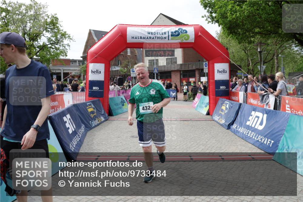 10.05.2026 - 8. Wedeler Halbmarathon Yannick Fuchs http://msf.ph/oto/9733484 10.05.2026 11:49:32 Ziel 62, 63, 432, 457 meine-sportfotos.de