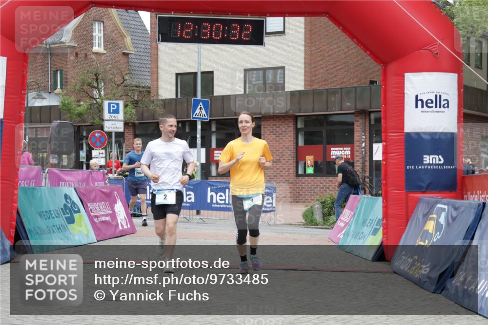 10.05.2026 - 8. Wedeler Halbmarathon Yannick Fuchs http://msf.ph/oto/9733485 10.05.2026 12:30:30 Ziel 1, 2, 2062 meine-sportfotos.de