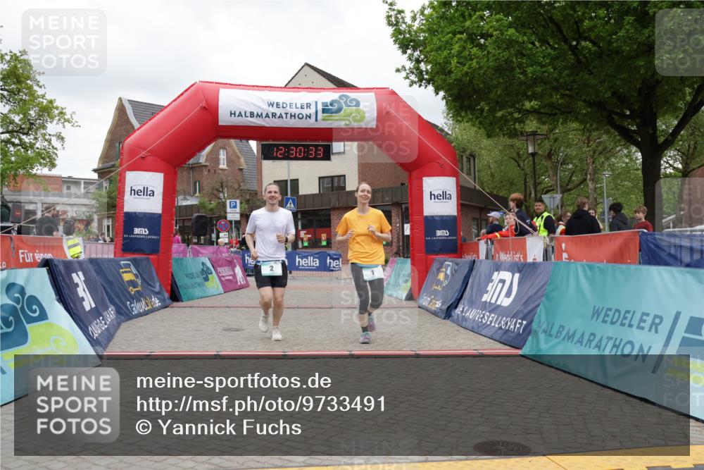 10.05.2026 - 8. Wedeler Halbmarathon Yannick Fuchs http://msf.ph/oto/9733491 10.05.2026 12:30:31 Ziel 1, 2, 2062 meine-sportfotos.de
