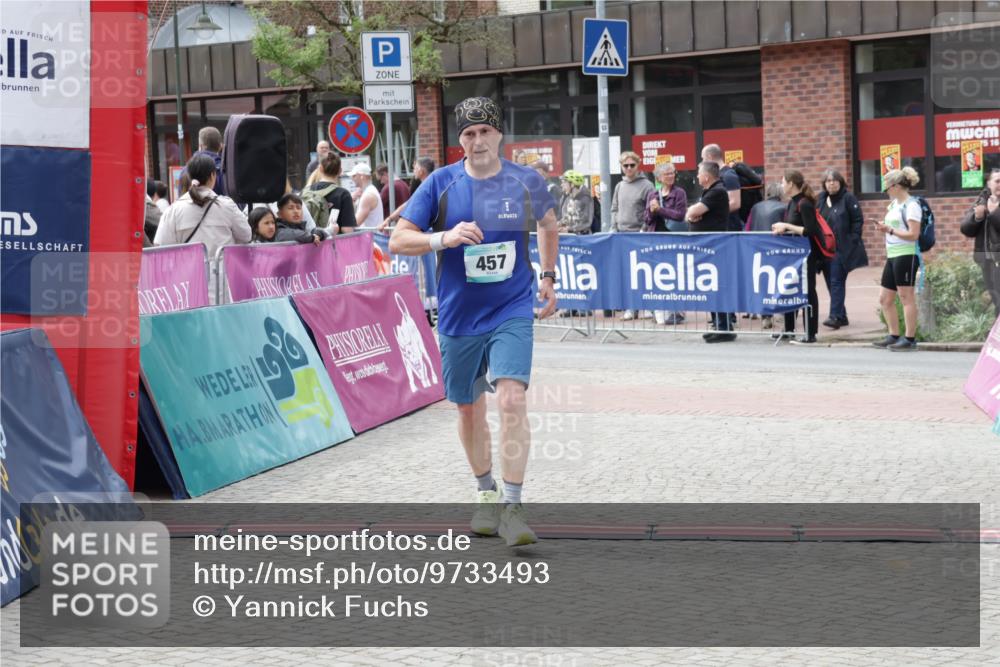 10.05.2026 - 8. Wedeler Halbmarathon Yannick Fuchs http://msf.ph/oto/9733493 10.05.2026 11:49:34 Ziel 62, 63, 432, 457 meine-sportfotos.de