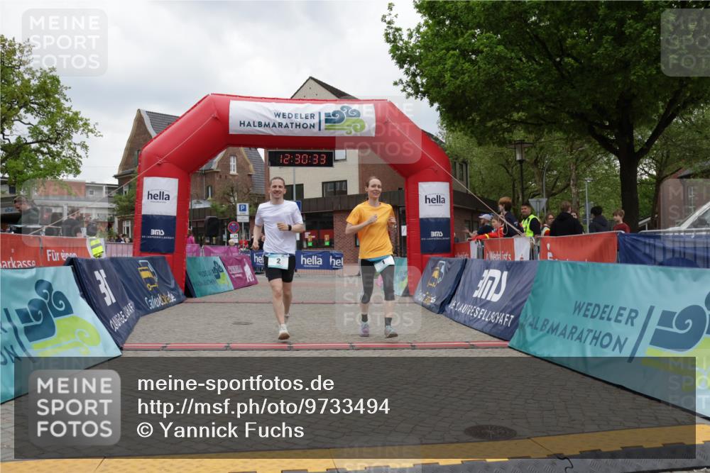 10.05.2026 - 8. Wedeler Halbmarathon Yannick Fuchs http://msf.ph/oto/9733494 10.05.2026 12:30:31 Ziel 1, 2, 2062 meine-sportfotos.de