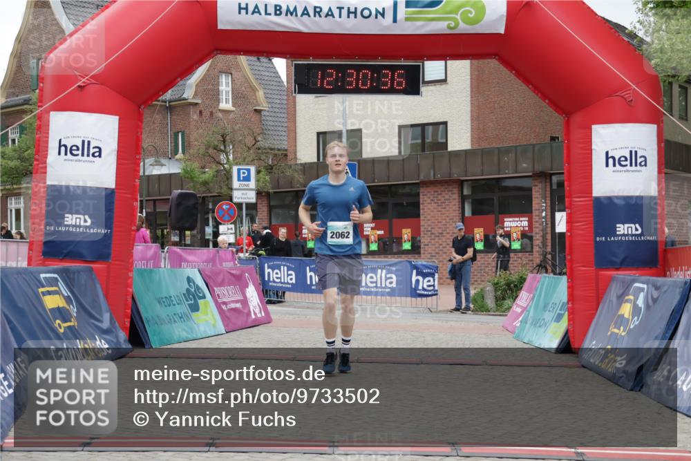 10.05.2026 - 8. Wedeler Halbmarathon Yannick Fuchs http://msf.ph/oto/9733502 10.05.2026 12:30:34 Ziel 1, 2, 2062 meine-sportfotos.de