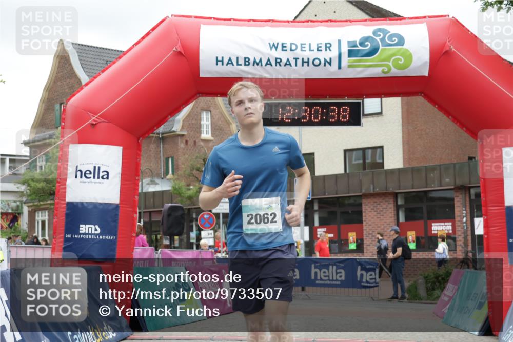 10.05.2026 - 8. Wedeler Halbmarathon Yannick Fuchs http://msf.ph/oto/9733507 10.05.2026 12:30:36 Ziel 2062 meine-sportfotos.de