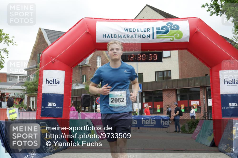 10.05.2026 - 8. Wedeler Halbmarathon Yannick Fuchs http://msf.ph/oto/9733509 10.05.2026 12:30:37 Ziel 2062 meine-sportfotos.de