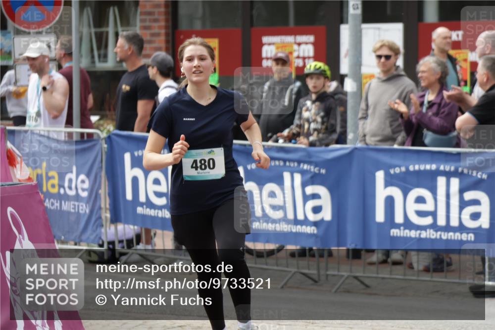 10.05.2026 - 8. Wedeler Halbmarathon Yannick Fuchs http://msf.ph/oto/9733521 10.05.2026 11:49:40 Ziel 355, 457, 480 meine-sportfotos.de
