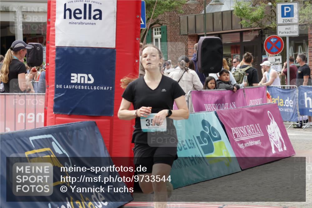 10.05.2026 - 8. Wedeler Halbmarathon Yannick Fuchs http://msf.ph/oto/9733544 10.05.2026 11:49:44 Ziel 355, 480 meine-sportfotos.de