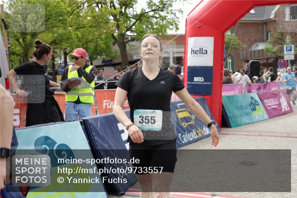 10.05.2026 - 8. Wedeler Halbmarathon Yannick Fuchs http://msf.ph/oto/9733557 10.05.2026 11:49:47 Ziel 355, 480, 736 meine-sportfotos.de
