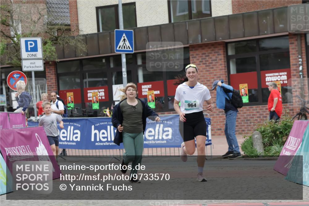 10.05.2026 - 8. Wedeler Halbmarathon Yannick Fuchs http://msf.ph/oto/9733570 10.05.2026 12:31:46 Ziel 964, 2153 meine-sportfotos.de