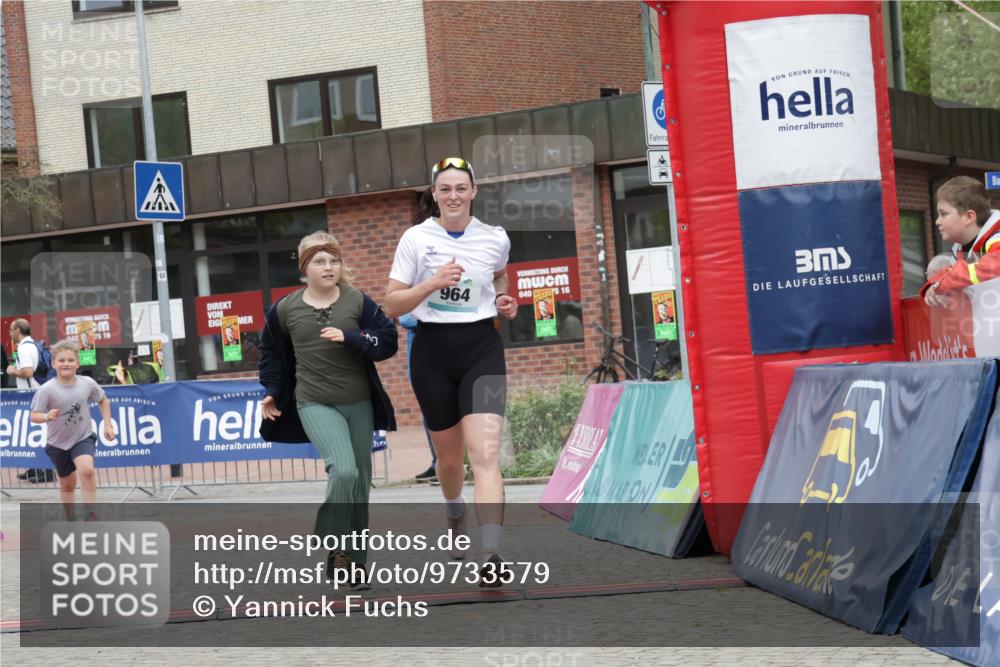 10.05.2026 - 8. Wedeler Halbmarathon Yannick Fuchs http://msf.ph/oto/9733579 10.05.2026 12:31:47 Ziel 964, 2153 meine-sportfotos.de