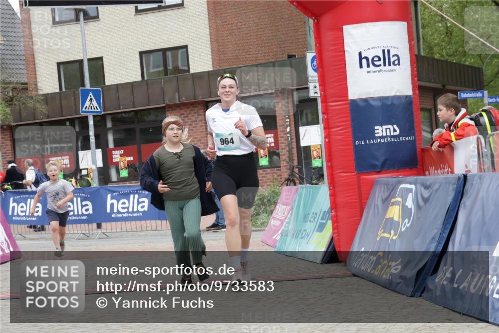 10.05.2026 - 8. Wedeler Halbmarathon Yannick Fuchs http://msf.ph/oto/9733583 10.05.2026 12:31:47 Ziel 964, 2153 meine-sportfotos.de