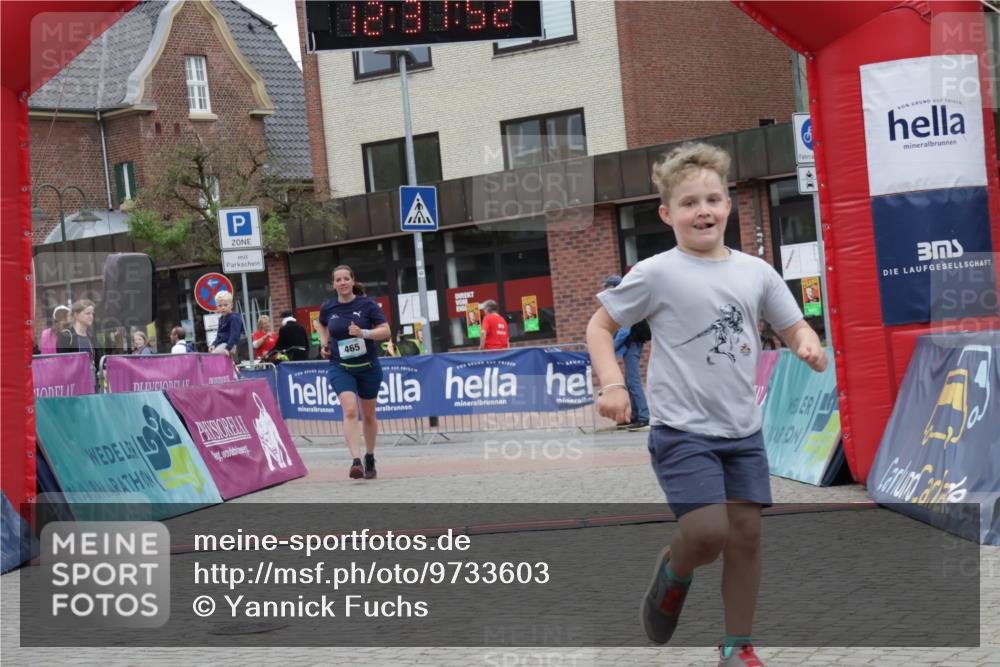 10.05.2026 - 8. Wedeler Halbmarathon Yannick Fuchs http://msf.ph/oto/9733603 10.05.2026 12:31:50 Ziel 465, 964 meine-sportfotos.de