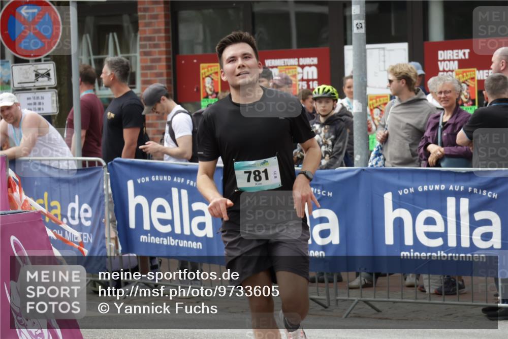 10.05.2026 - 8. Wedeler Halbmarathon Yannick Fuchs http://msf.ph/oto/9733605 10.05.2026 11:49:57 Ziel 781 meine-sportfotos.de
