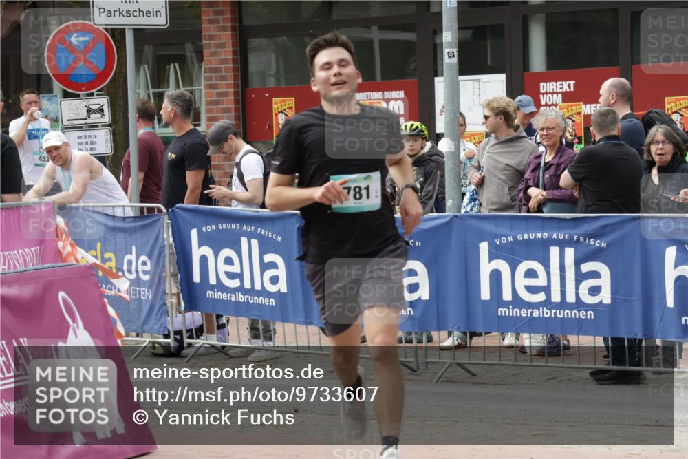 10.05.2026 - 8. Wedeler Halbmarathon Yannick Fuchs http://msf.ph/oto/9733607 10.05.2026 11:49:57 Ziel 781 meine-sportfotos.de
