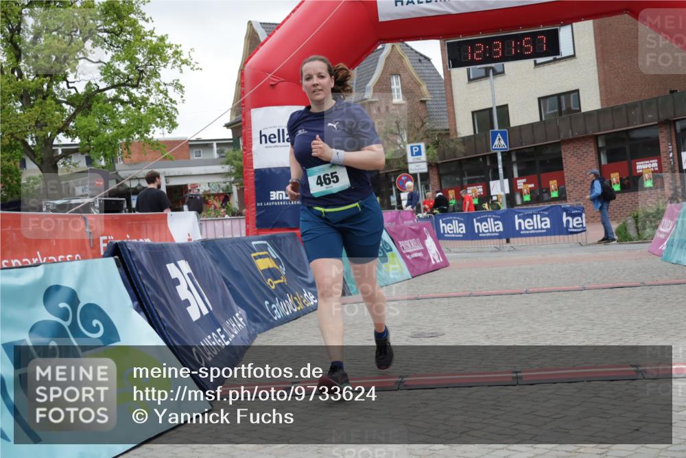 10.05.2026 - 8. Wedeler Halbmarathon Yannick Fuchs http://msf.ph/oto/9733624 10.05.2026 12:31:55 Ziel 465 meine-sportfotos.de