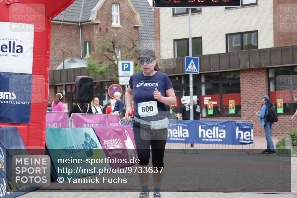 10.05.2026 - 8. Wedeler Halbmarathon Yannick Fuchs http://msf.ph/oto/9733637 10.05.2026 12:32:24 Ziel 163, 600 meine-sportfotos.de