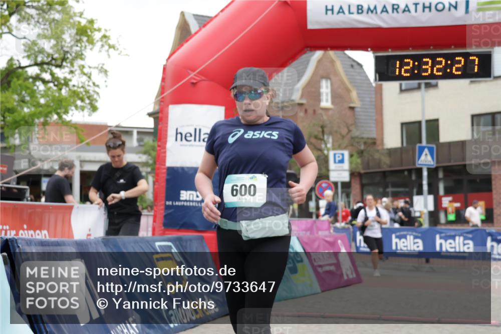 10.05.2026 - 8. Wedeler Halbmarathon Yannick Fuchs http://msf.ph/oto/9733647 10.05.2026 12:32:25 Ziel 163, 600 meine-sportfotos.de