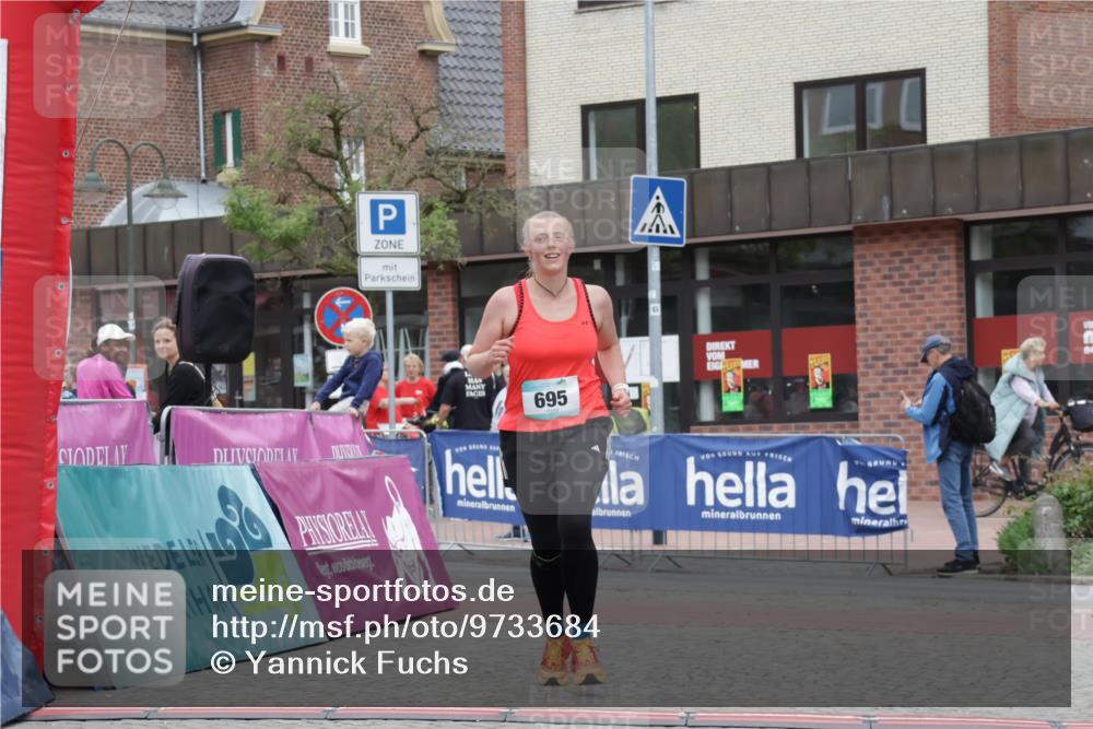 10.05.2026 - 8. Wedeler Halbmarathon Yannick Fuchs http://msf.ph/oto/9733684 10.05.2026 12:32:36 Ziel 695 meine-sportfotos.de