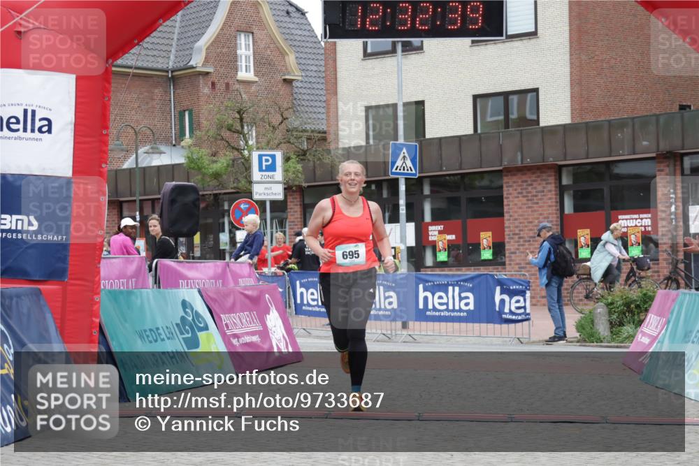 10.05.2026 - 8. Wedeler Halbmarathon Yannick Fuchs http://msf.ph/oto/9733687 10.05.2026 12:32:37 Ziel 695 meine-sportfotos.de
