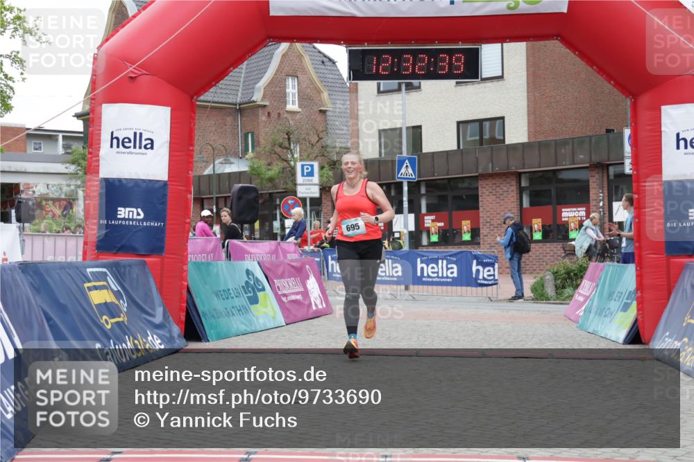 10.05.2026 - 8. Wedeler Halbmarathon Yannick Fuchs http://msf.ph/oto/9733690 10.05.2026 12:32:37 Ziel 695 meine-sportfotos.de