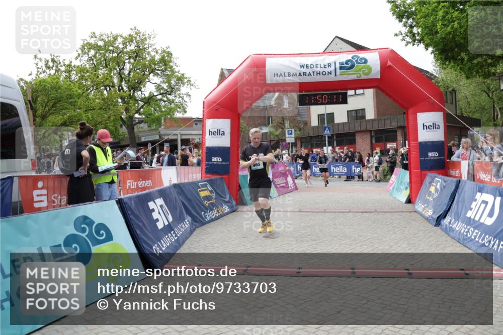 10.05.2026 - 8. Wedeler Halbmarathon Yannick Fuchs http://msf.ph/oto/9733703 10.05.2026 11:50:10 Ziel 182, 664, 665, 965 meine-sportfotos.de