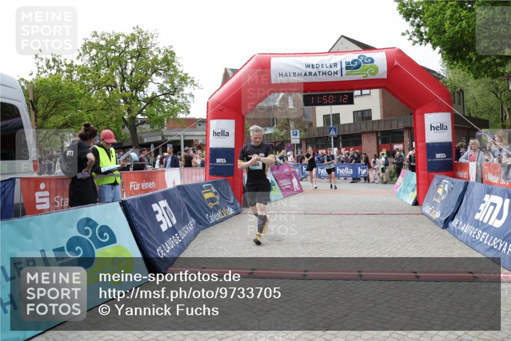 10.05.2026 - 8. Wedeler Halbmarathon Yannick Fuchs http://msf.ph/oto/9733705 10.05.2026 11:50:10 Ziel 182, 664, 665, 965 meine-sportfotos.de