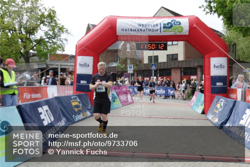 10.05.2026 - 8. Wedeler Halbmarathon Yannick Fuchs http://msf.ph/oto/9733706 10.05.2026 11:50:10 Ziel 182, 664, 665, 965 meine-sportfotos.de