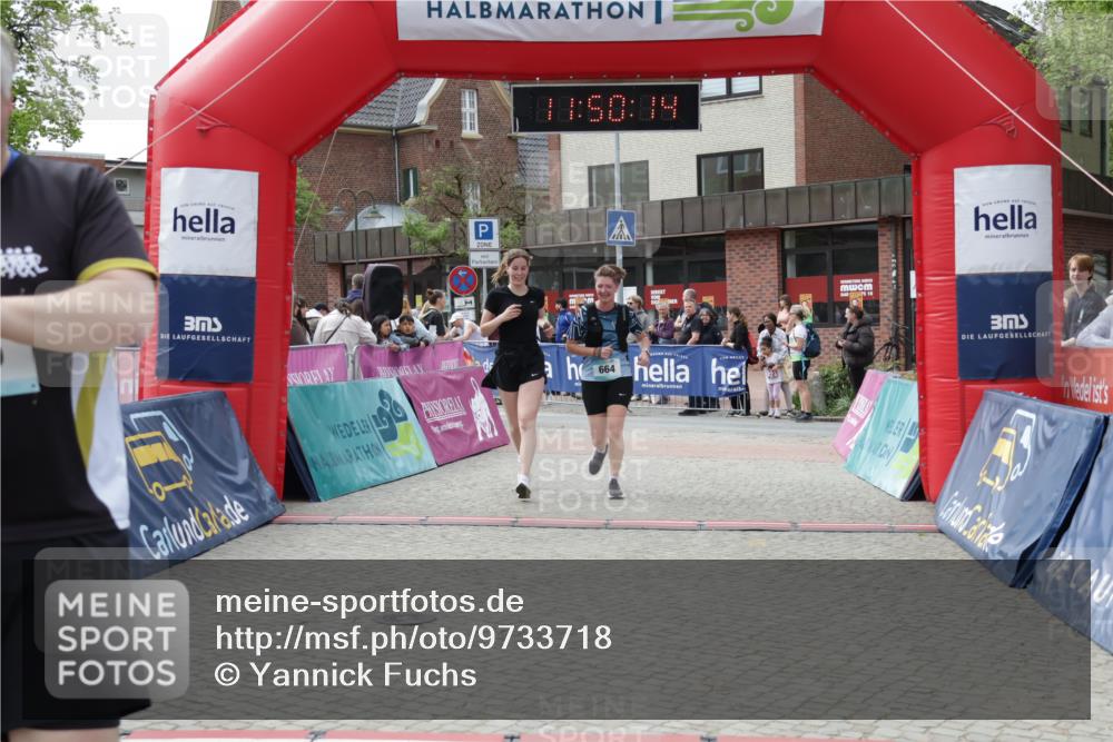10.05.2026 - 8. Wedeler Halbmarathon Yannick Fuchs http://msf.ph/oto/9733718 10.05.2026 11:50:12 Ziel 664, 665, 965 meine-sportfotos.de