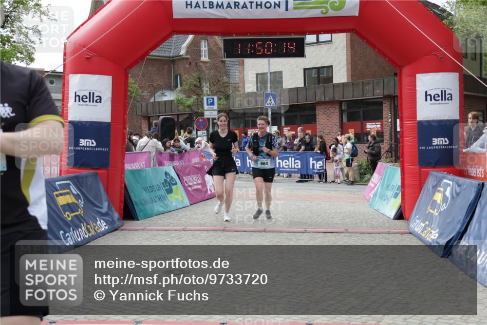 10.05.2026 - 8. Wedeler Halbmarathon Yannick Fuchs http://msf.ph/oto/9733720 10.05.2026 11:50:12 Ziel 664, 665, 965 meine-sportfotos.de