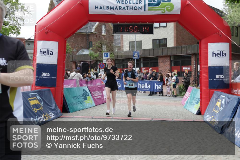 10.05.2026 - 8. Wedeler Halbmarathon Yannick Fuchs http://msf.ph/oto/9733722 10.05.2026 11:50:12 Ziel 664, 665, 965 meine-sportfotos.de