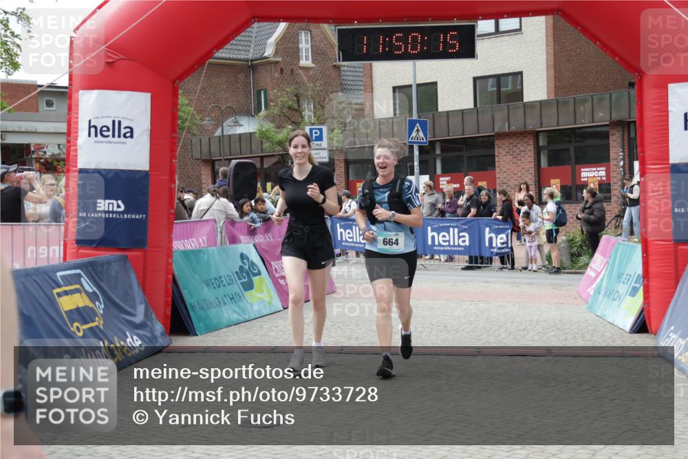 10.05.2026 - 8. Wedeler Halbmarathon Yannick Fuchs http://msf.ph/oto/9733728 10.05.2026 11:50:13 Ziel 664, 665, 965 meine-sportfotos.de