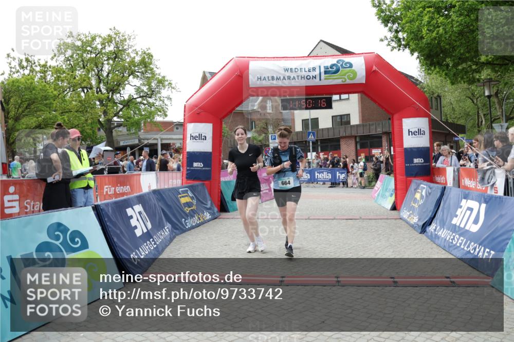 10.05.2026 - 8. Wedeler Halbmarathon Yannick Fuchs http://msf.ph/oto/9733742 10.05.2026 11:50:14 Ziel 664, 665, 965 meine-sportfotos.de