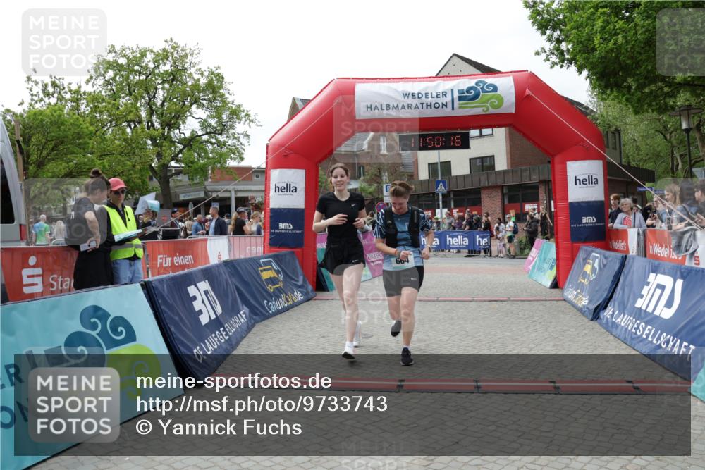 10.05.2026 - 8. Wedeler Halbmarathon Yannick Fuchs http://msf.ph/oto/9733743 10.05.2026 11:50:14 Ziel 664, 665, 965 meine-sportfotos.de